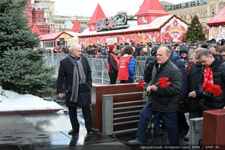 «Великому Сталину – троекратное «Ура!»
