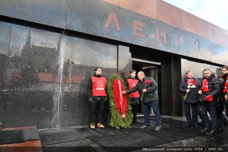 «Великому Сталину – троекратное «Ура!»