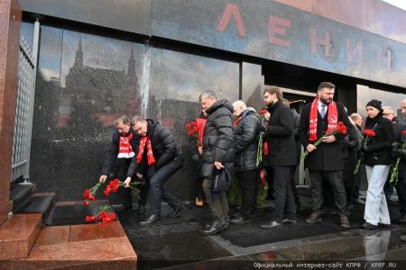 «Великому Сталину – троекратное «Ура!»