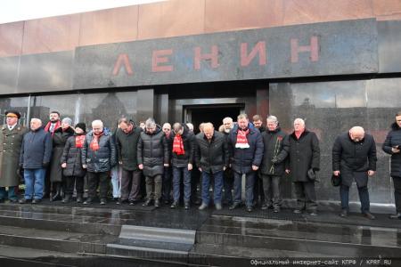 «Великому Сталину – троекратное «Ура!»