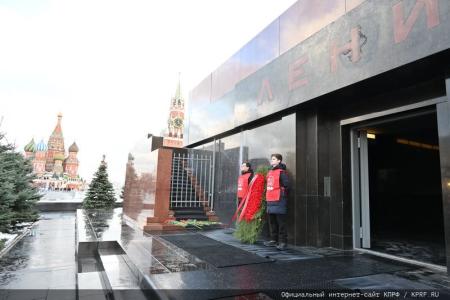 «Великому Сталину – троекратное «Ура!»
