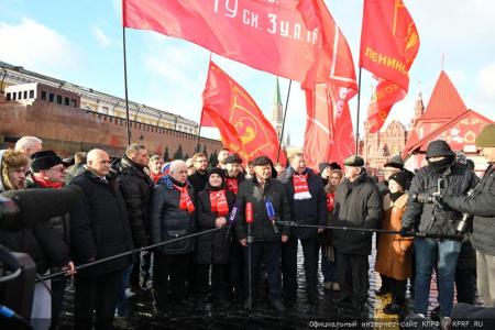 «Великому Сталину – троекратное «Ура!»