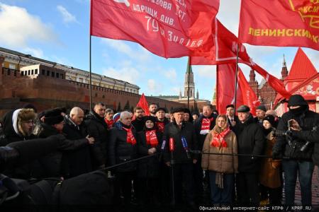 «Великому Сталину – троекратное «Ура!»