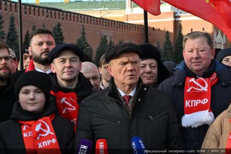 «Великому Сталину – троекратное «Ура!»