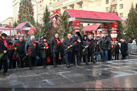 «Великому Сталину – троекратное «Ура!»