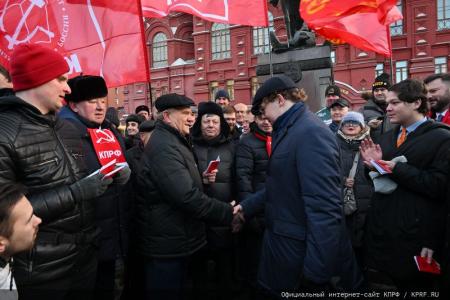 «Великому Сталину – троекратное «Ура!»