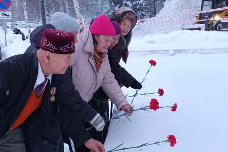 Ямальские коммунисты почтили память защитников Москвы от немецко-фашистских захватчиков