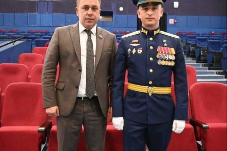 Пять полков 104-й десантно-штурмовой дивизии в Ульяновске получили боевые знамена