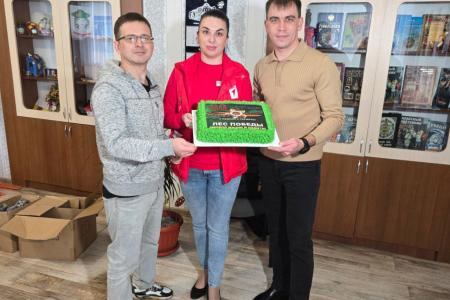 Херсонские коммунисты высадили «Лес Памяти»