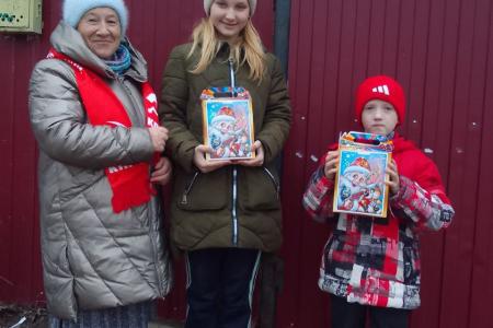 Коммунисты Белгородчины спешат к ребятам, чтобы поздравить с Новым годом