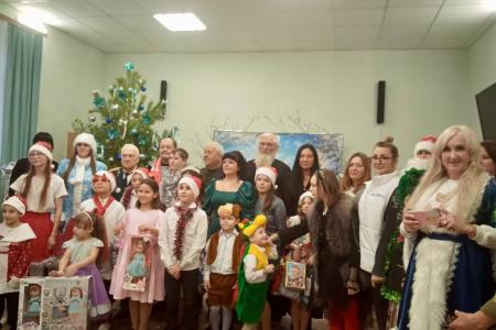 Коммунисты Белгородчины спешат к ребятам, чтобы поздравить с Новым годом