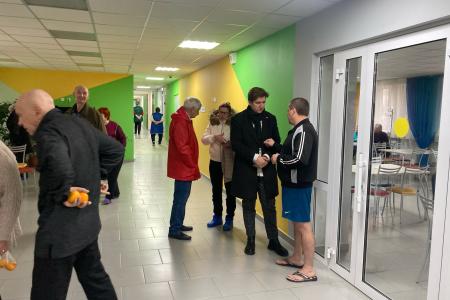 Белгородская область. Коммунисты и комсомольцы оказывают гуманитарную помощь беженцам