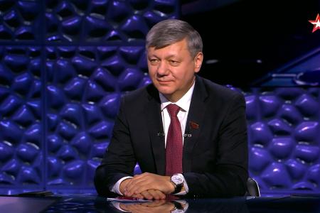 Дмитрий Новиков на телеканале «Звезда» дал оценку саммиту Евросоюза и напомнил, что Россия защищает жителей Украины от «абсолютного упыря» Зеленского