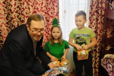 Воронеж. Коммунисты поздравили многодетные семьи с Новым годом при поддержке депутата Госдумы Сергея Гаврилова