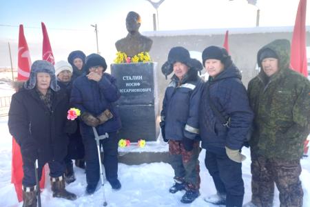 Коммунисты Якутии объявили Сталинский призыв в ряды КПРФ, посвященный 80-летию Великой Победы