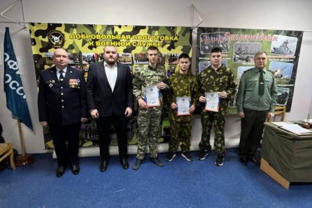 Коммунисты Тюмени приняли участие в соревнованиях по начальной военной подготовке «Новогодний спецназ»