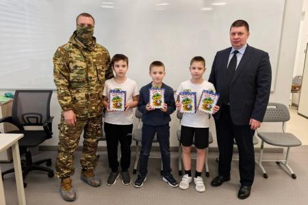 Коммунисты приняли участие в организации "Урока Мужества" в школе города Тюмени