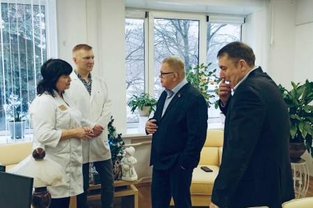 Московская область. Руководитель фракции КПРФ Александр Наумов поздравил медработников Ступино
