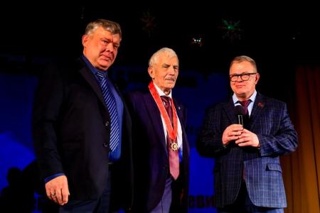 Депутаты-коммунисты Мособлдумы Александр Наумов и Олег Емельянов поздравили с юбилеем член-корреспондента РАН Николая Андреева