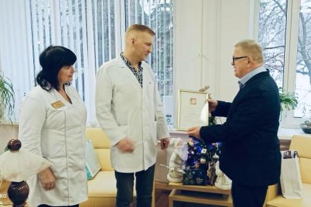 Московская область. Руководитель фракции КПРФ Александр Наумов поздравил медработников Ступино