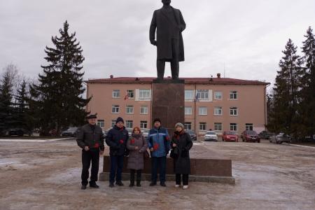 В Новгородской области коммунисты почтили память Владимира Ильича Ленина