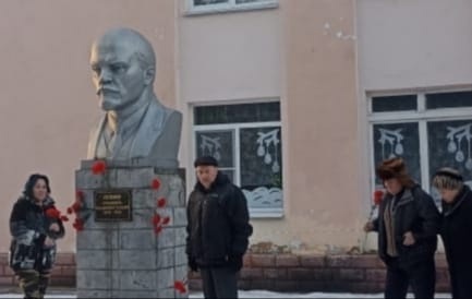 В Новгородской области коммунисты почтили память Владимира Ильича Ленина