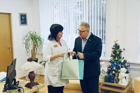 Московская область. Руководитель фракции КПРФ Александр Наумов поздравил медработников Ступино