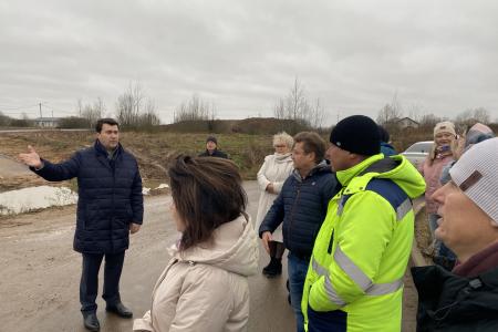 Олег Лебедев добился асфальтирования семи улиц Великого Новгорода и благоустройства микрорайона, где живут многодетные семьи и инвалиды