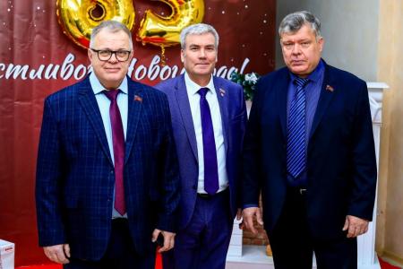 Депутаты-коммунисты Мособлдумы Александр Наумов и Олег Емельянов поздравили с юбилеем член-корреспондента РАН Николая Андреева