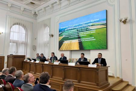 Руководитель фракции КПРФ в Мособлдуме Александр Наумов: Кадры решают все в аграрном комплексе страны