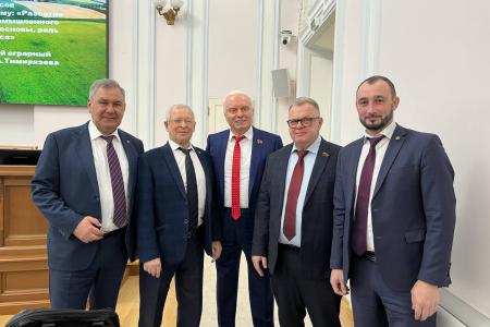 Руководитель фракции КПРФ в Мособлдуме Александр Наумов: Кадры решают все в аграрном комплексе страны