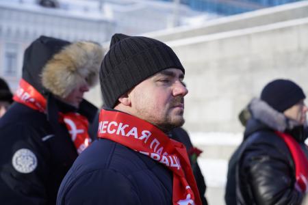 Свердловские коммунисты возложили цветы к памятнику Ленину
