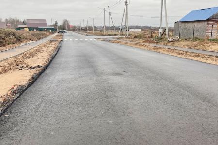Олег Лебедев добился асфальтирования семи улиц Великого Новгорода и благоустройства микрорайона, где живут многодетные семьи и инвалиды