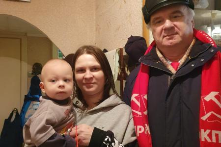 Дед Мороз и Снегурочка от КПРФ поздравили маленьких калужан с праздником