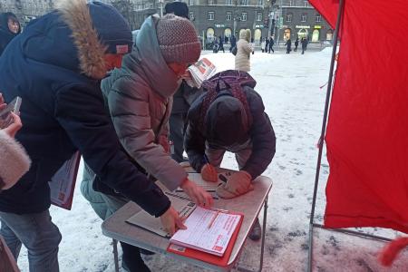 Пикет за национализацию систем ЖКХ прошел в Новосибирске