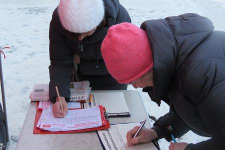 Пикет за национализацию систем ЖКХ прошел в Новосибирске