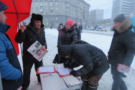 Пикет за национализацию систем ЖКХ прошел в Новосибирске
