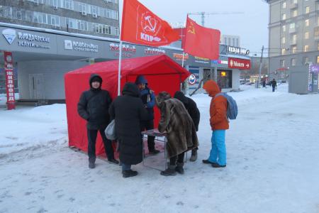 Пикет за национализацию систем ЖКХ прошел в Новосибирске