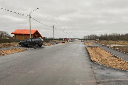 Олег Лебедев добился асфальтирования семи улиц Великого Новгорода и благоустройства микрорайона, где живут многодетные семьи и инвалиды