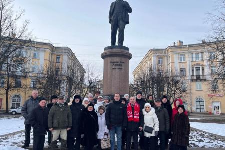 Санкт-Петербург. Помнить и применять на практике ленинские идеи!