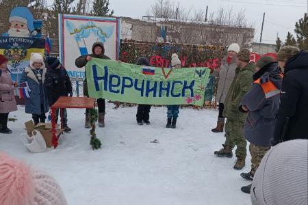 Забайкалье. Нерчинские коммунисты отправили на СВО флаг СССР