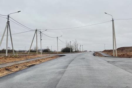 Олег Лебедев добился асфальтирования семи улиц Великого Новгорода и благоустройства микрорайона, где живут многодетные семьи и инвалиды