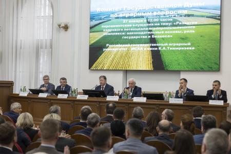 В.И.Кашин провел парламентские слушания на тему: «Развитие кадрового потенциала агропромышленного комплекса: законодательные основы, роль государства и бизнеса»