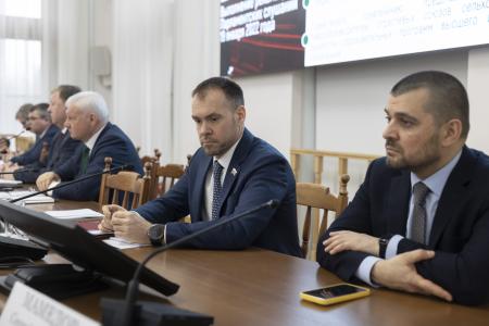 В.И.Кашин провел парламентские слушания на тему: «Развитие кадрового потенциала агропромышленного комплекса: законодательные основы, роль государства и бизнеса»