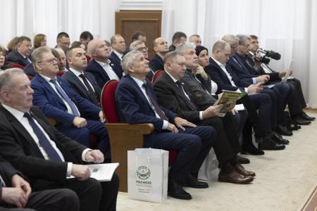 В.И.Кашин провел парламентские слушания на тему: «Развитие кадрового потенциала агропромышленного комплекса: законодательные основы, роль государства и бизнеса»