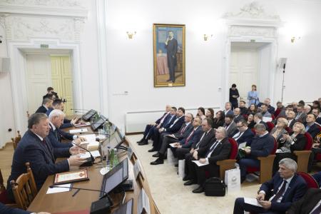 В.И.Кашин провел парламентские слушания на тему: «Развитие кадрового потенциала агропромышленного комплекса: законодательные основы, роль государства и бизнеса»