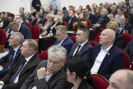 В.И.Кашин провел парламентские слушания на тему: «Развитие кадрового потенциала агропромышленного комплекса: законодательные основы, роль государства и бизнеса»