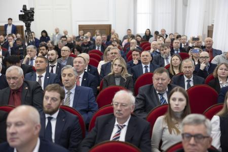 В.И.Кашин провел парламентские слушания на тему: «Развитие кадрового потенциала агропромышленного комплекса: законодательные основы, роль государства и бизнеса»
