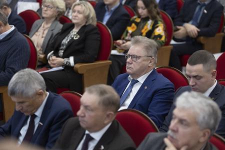 В.И.Кашин провел парламентские слушания на тему: «Развитие кадрового потенциала агропромышленного комплекса: законодательные основы, роль государства и бизнеса»