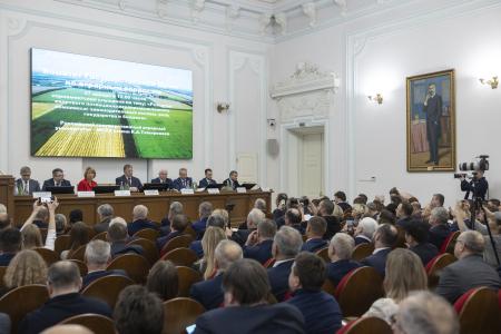 В.И.Кашин провел парламентские слушания на тему: «Развитие кадрового потенциала агропромышленного комплекса: законодательные основы, роль государства и бизнеса»